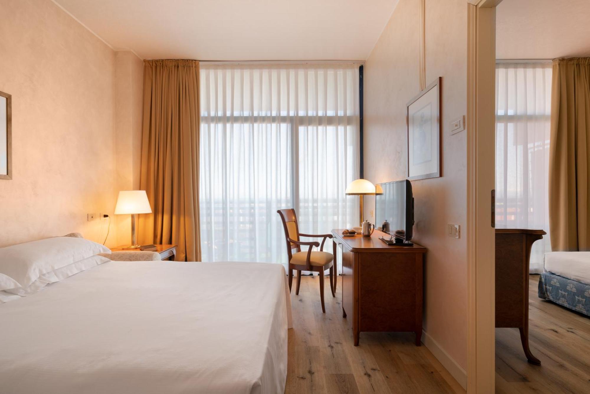 Grand Astoria Hotel