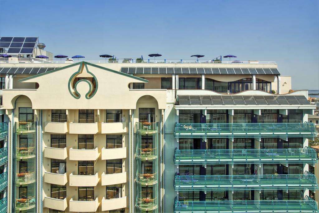 Grand Astoria Hotel