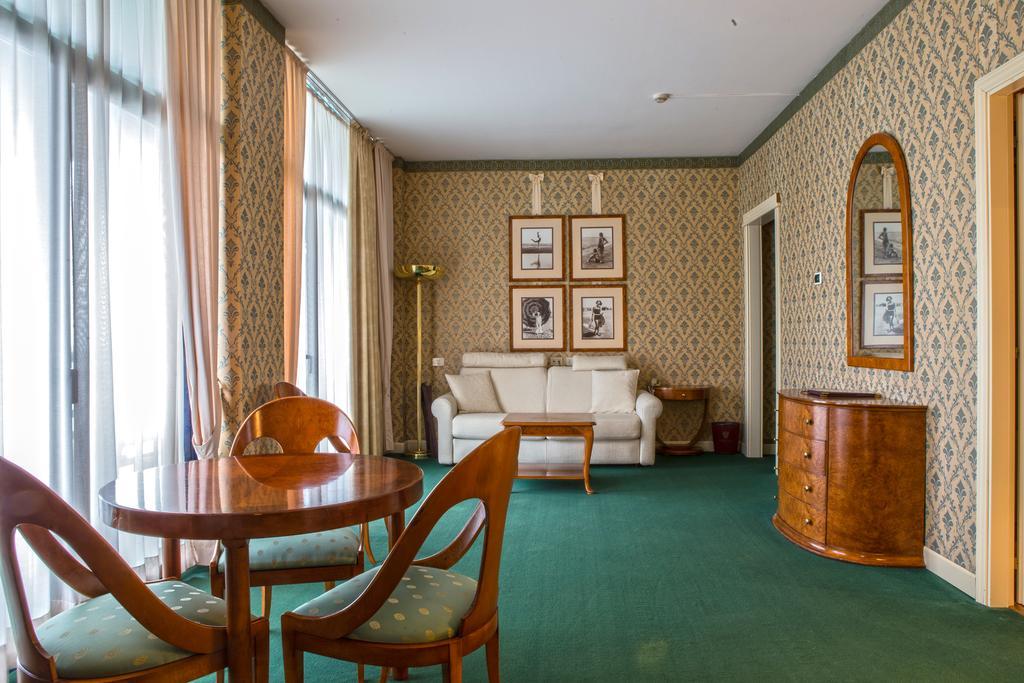Grand Astoria 4*