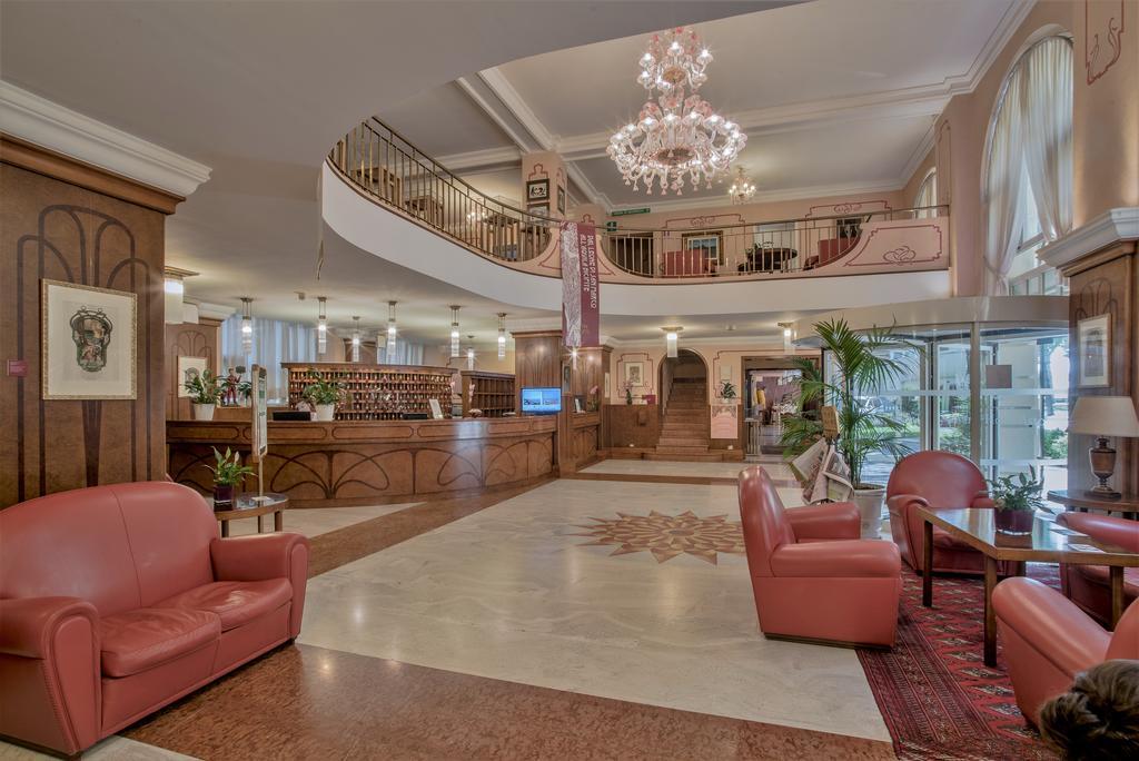 Hotel Grand Astoria 4*