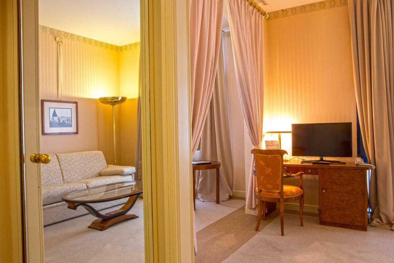 Grand Astoria Hotel